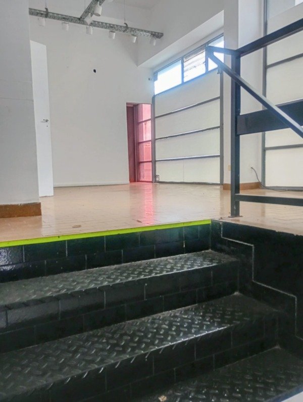 Producto - LOCAL EN ALQUILER UBICADO SOBRE CALLE PELLEGRINI 1498 - 2