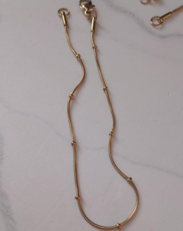 Producto - Pulsera dorada con bolitas pequeñas