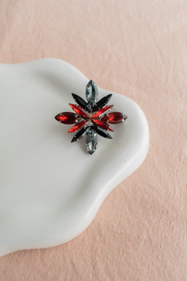 Producto - Pin ESTRELLA . negro y rojo - 0