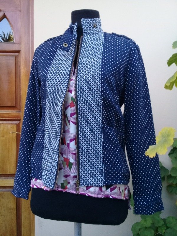 Producto - Chaqueta CQ entallada azul.