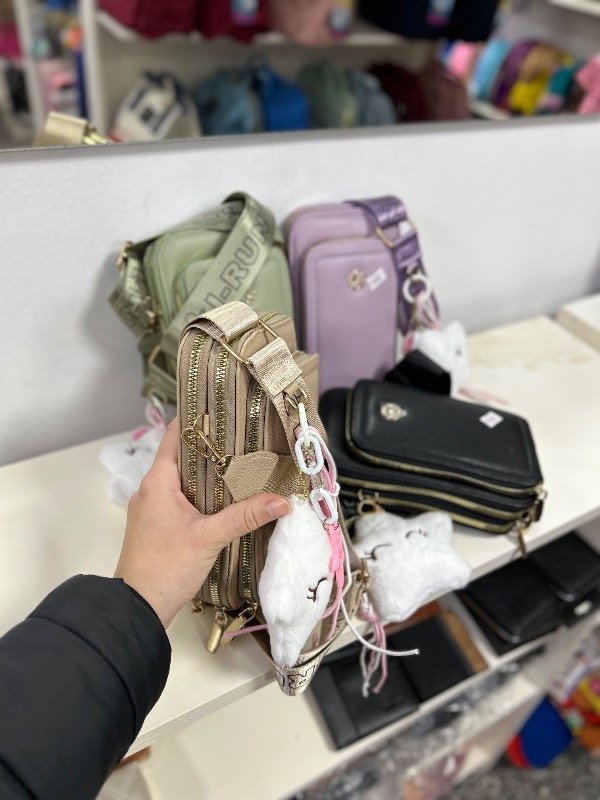 Producto - Cartera bandolera con llavero de peluche estrella - 1