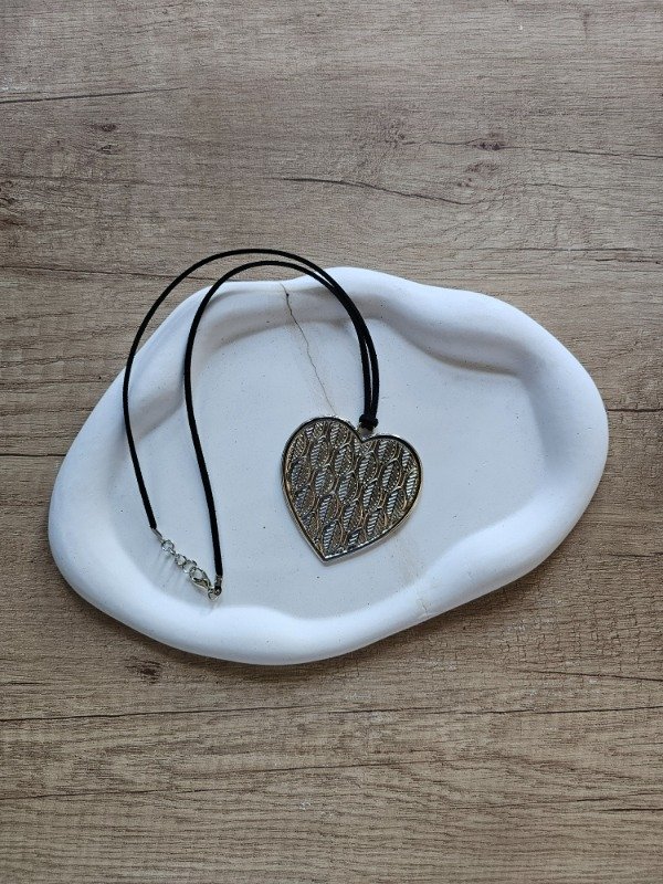 Producto - Collar corazon grande gamuza