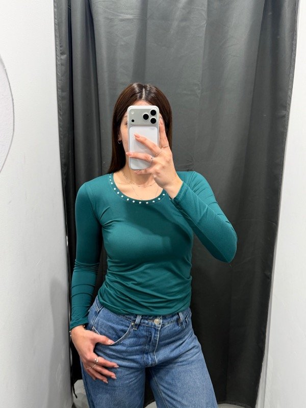 Producto - Camiseta básica con tachas - 0