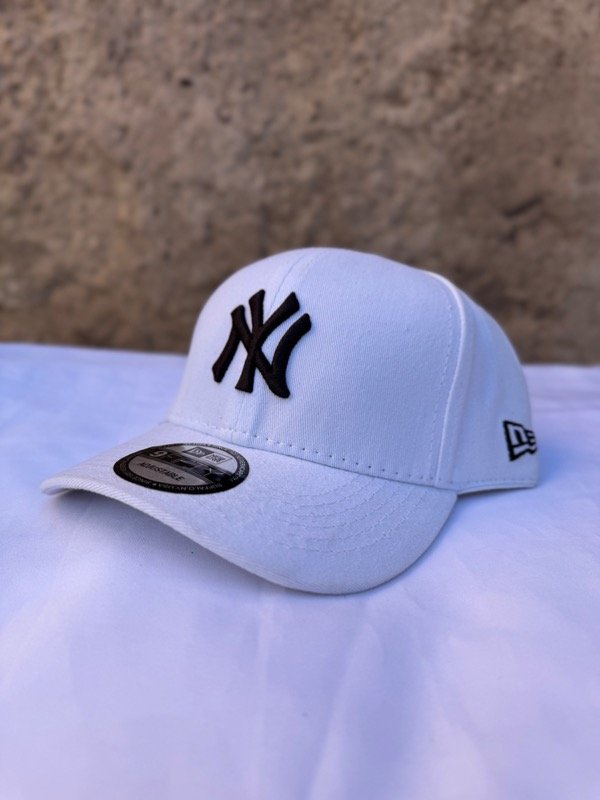 Producto - Gorra NY BLANCA LOGO NEGRO
