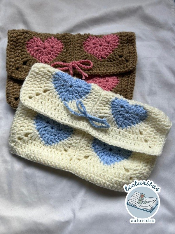 Producto - Funda de corazón para libros a crochet