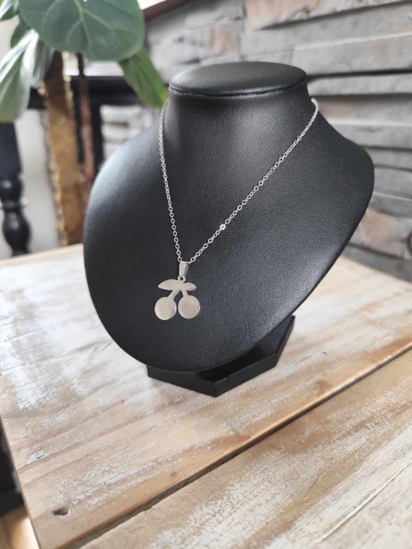 Producto - Collar cereza. Acero quirúrgico.