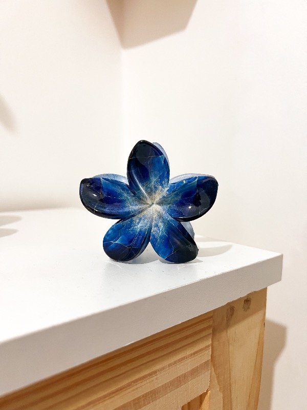 Producto - Broche hawaiano grande Marble Azul
