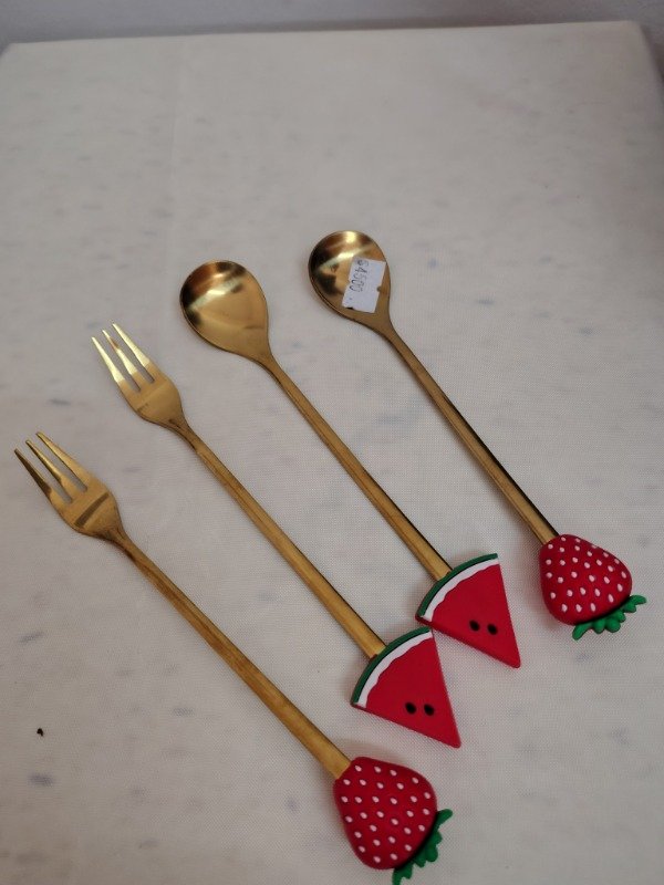 Producto - Cucharas y tenedor frutilla y sandía