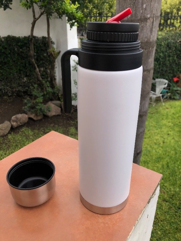 Producto - Termo blanco media manija c/pico cebador 1Lts