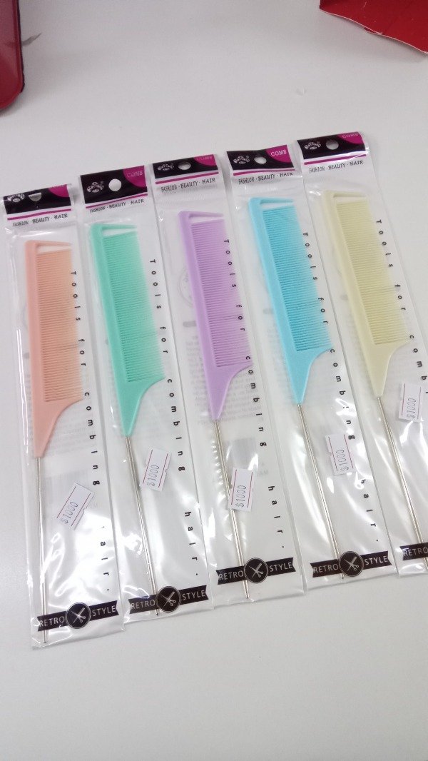 Producto - Peine cola de metal