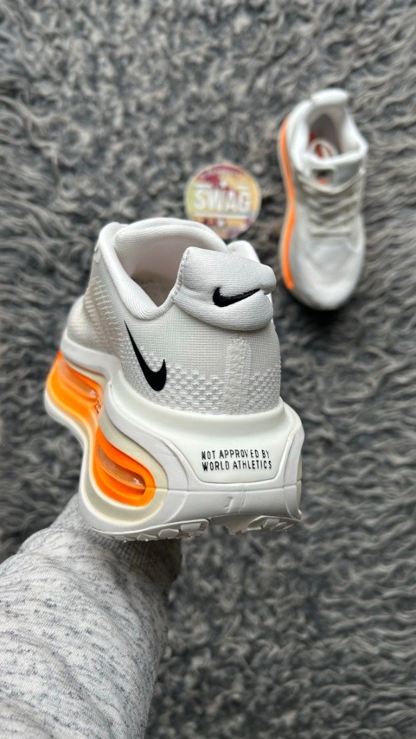 Producto - AIR MAX VOMERO SAIL TOTAL ORANGE - 2