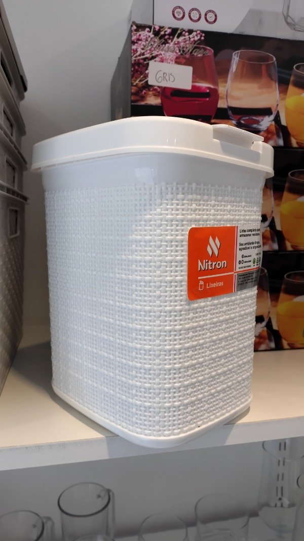 Producto - Cesto 4,5 litros labrado blanco.