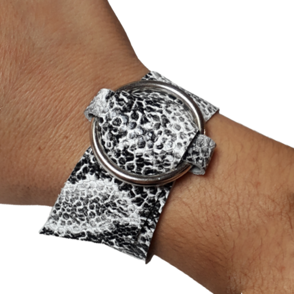 Producto - MUÑEQUERA PASADOR ARGOLLA