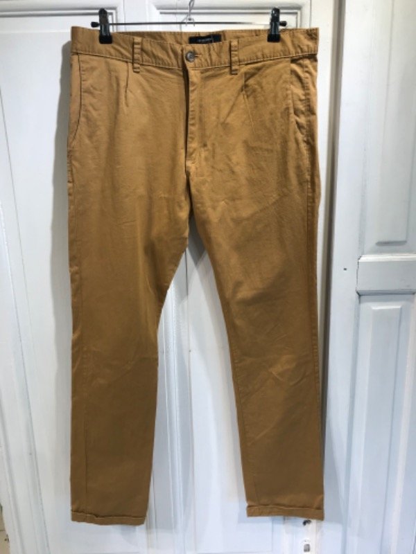 Producto - Pantalon KEVINGSTON beige de vestir- Talle 44- PRECIO:40x