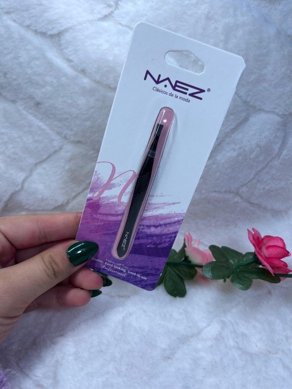 Producto - Pinza de cejas naez