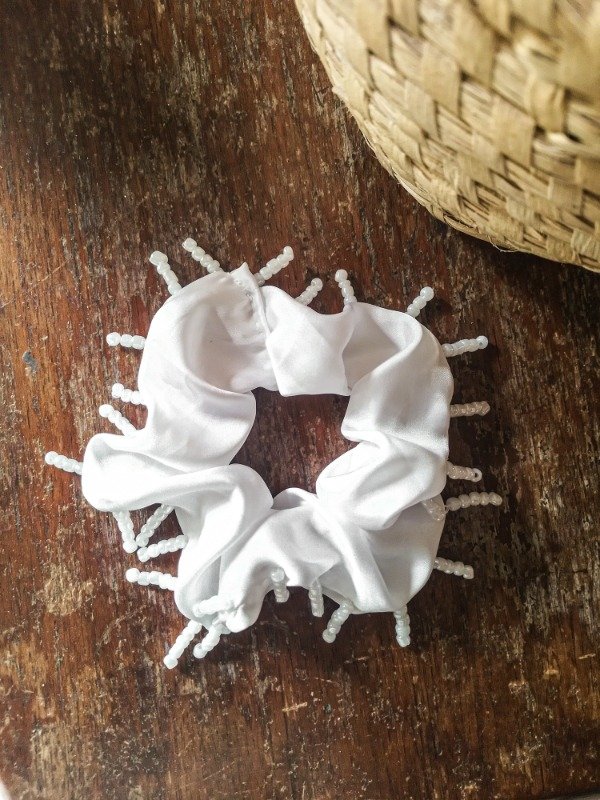 Producto - SCRUNCHI white AMOR