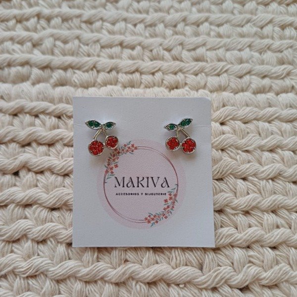 Producto - Aro cherry strass plateado