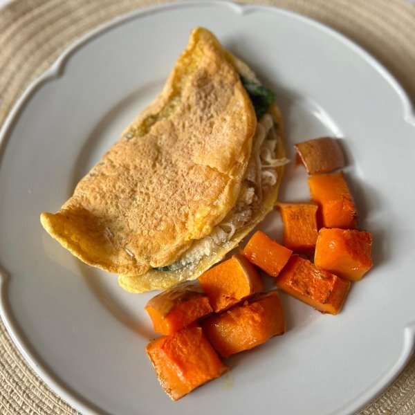 Producto - Omelette relleno de espinaca, ricota y cebolla caramelizada con calabazas asadas