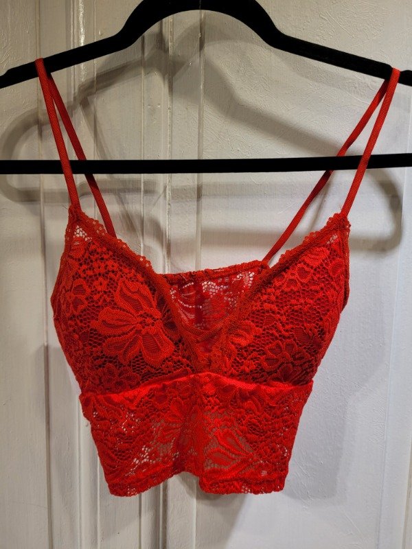 Producto - Top SIN MARCA colorado de encaje-Nuevo c/etiqueta- Talle S- PRECIO: 20x