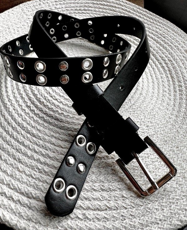 Producto - Cinto Negro tachas y arandelas