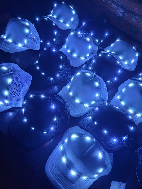 Producto - Gorras BLANCO NEGRO Led Blanco x 10