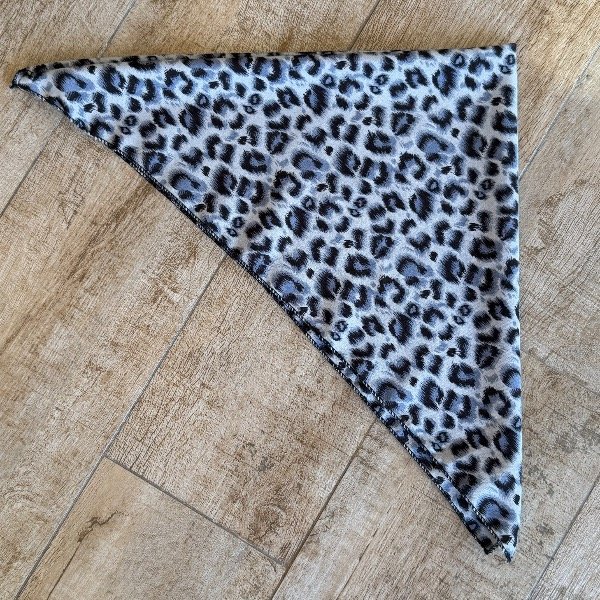 Producto - Pañuelo print grises