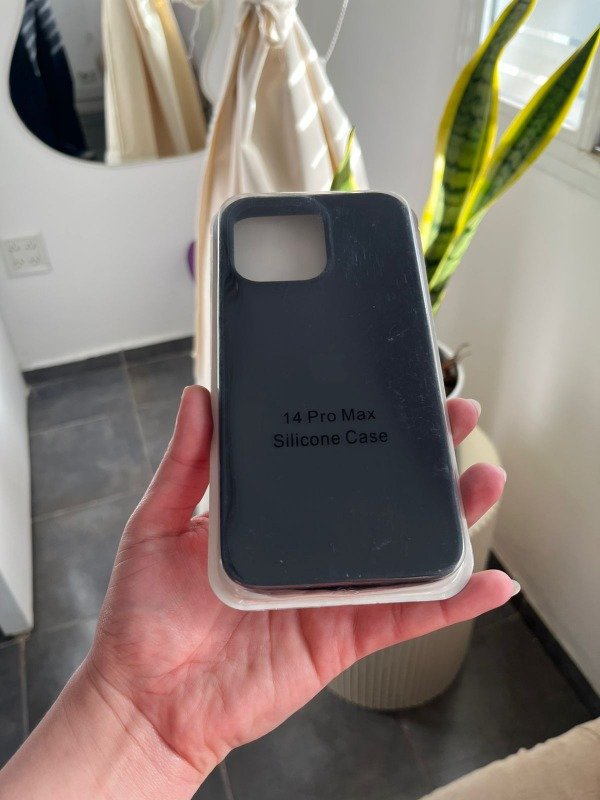 Producto - Silicone Case Negra (Iphone 14 Pro Max)