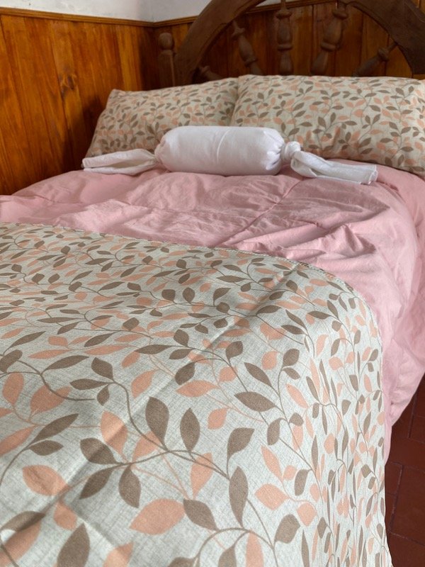 Producto - Set pie de cama + almohadones/ caramelo