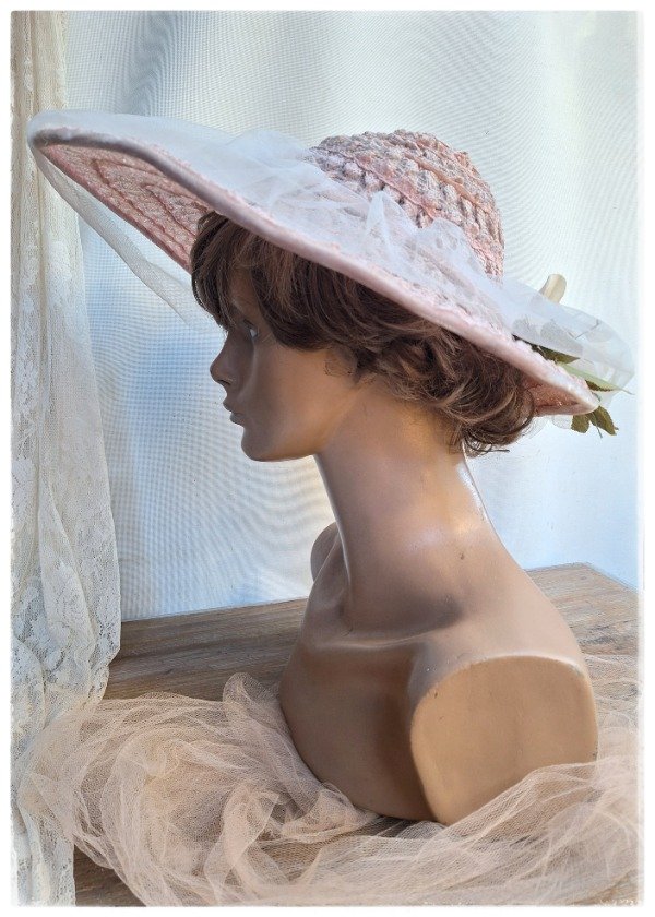 Producto - Capelina Rafia y tul Rosa, con flores