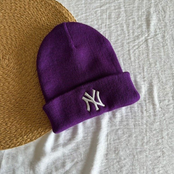 Producto - GORRITO NY VIOLETA
