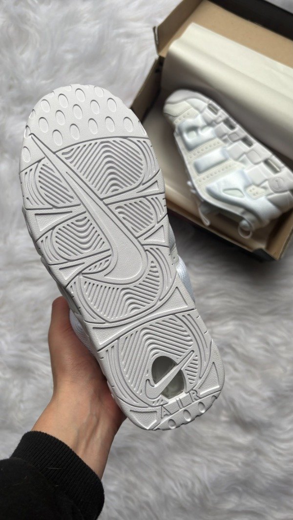 Producto - AIR MORE UPTEMPO LOW TRIPLE WHITE - 2