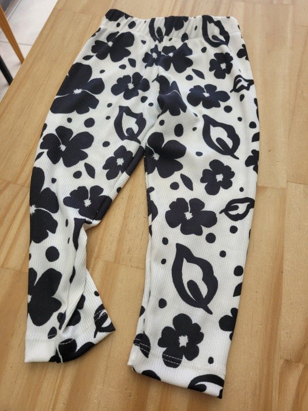 Producto - CALZA HAWAI BLANCA Y NEGRA - transferencia 8.075 - 0