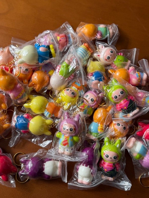Producto - Llavero squishy labubu