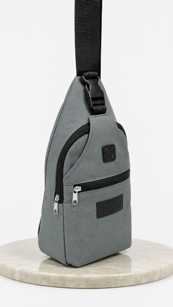 Producto - MOCHILA TRIANGULAR - GRIS