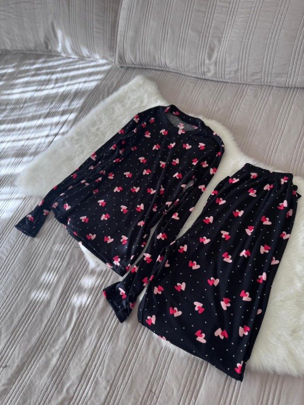 Producto - Pijama Morley Negro con corazones
