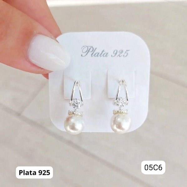 Producto - Aros huggies perla y cubics colgante
