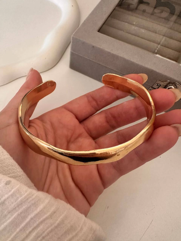 Producto - Brazalete Torzado Dorado