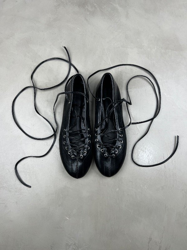 Producto - Lace-Up Dark Flats