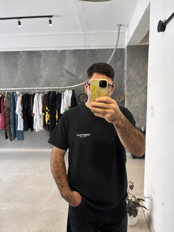 Producto - Remera Essentials Negra Regular - 2