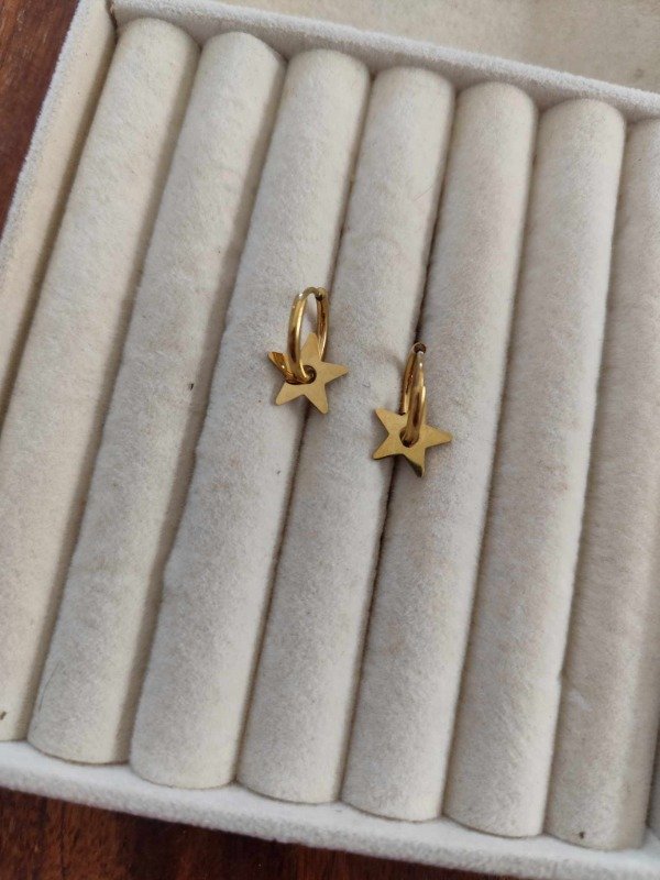 Producto - Aros argolla estrella. Acero dorado.