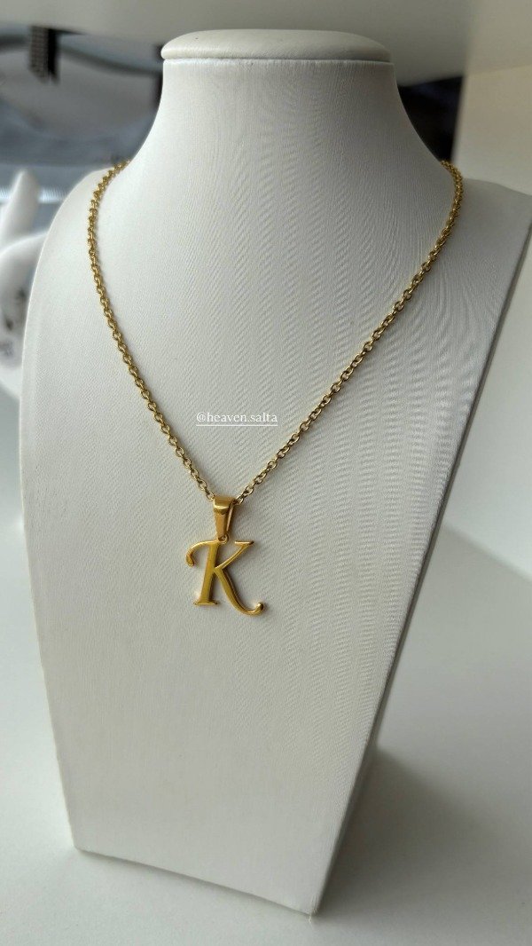 Producto - Collar inicial cursiva acero dorado