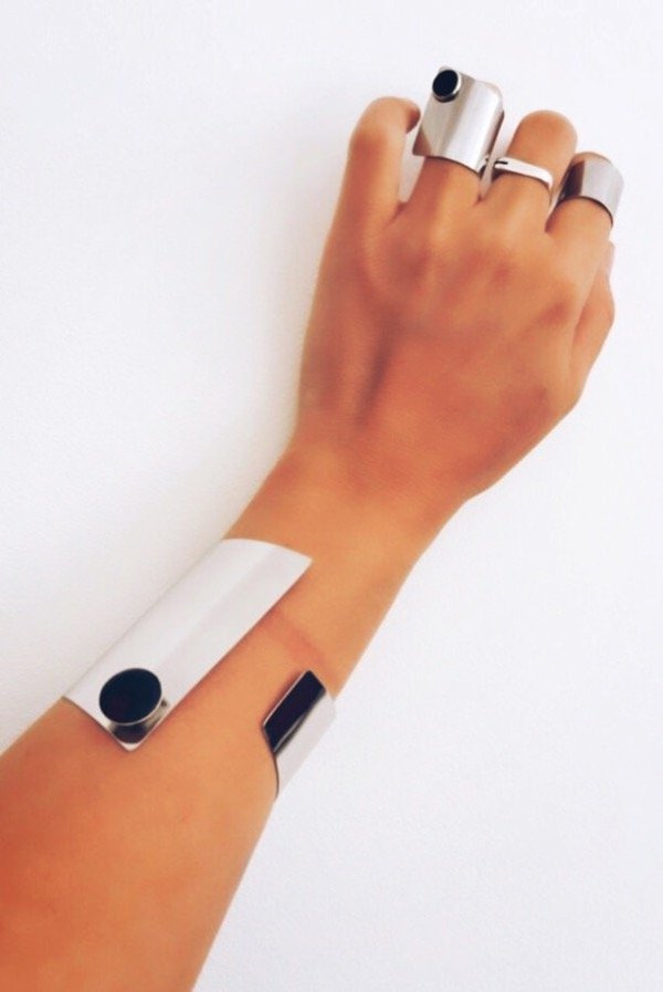 Producto - Brazalete CONVOY