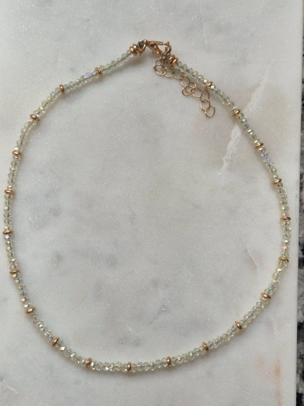 Producto - Collar cristal blanco y dorado