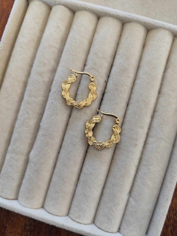 Producto - Aros argolla nudos. Acero dorado.