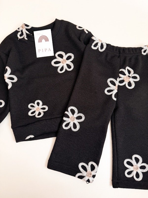 Producto - Conjunto flower lanilla negro