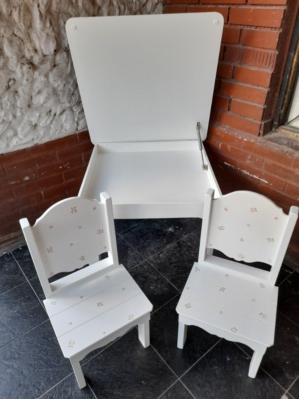 Producto - MESA GUARDAUTILES CON 4 SILLAS - 1