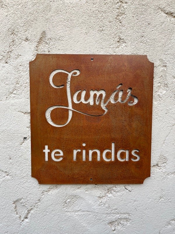 Producto - Chapa decorativa Jamás te rindas