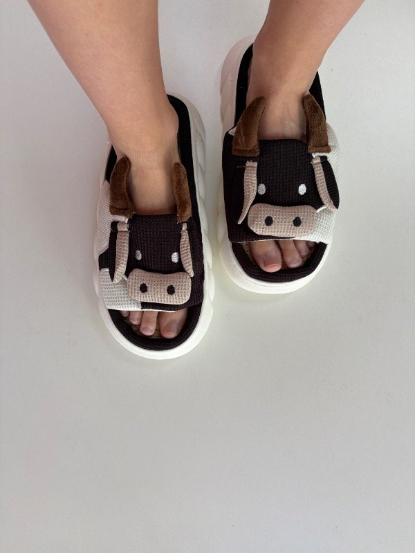 Producto - Pantufla vaca negra