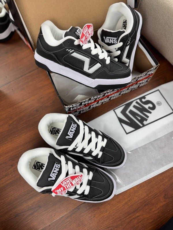 Producto - VANS UPLAND NEGRA