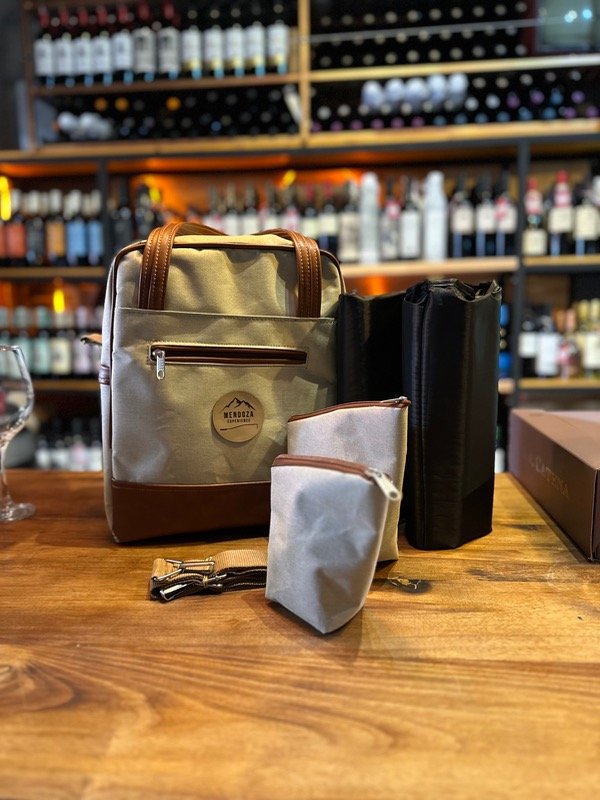 Producto - BOLSO DE VINOS Y MATERO